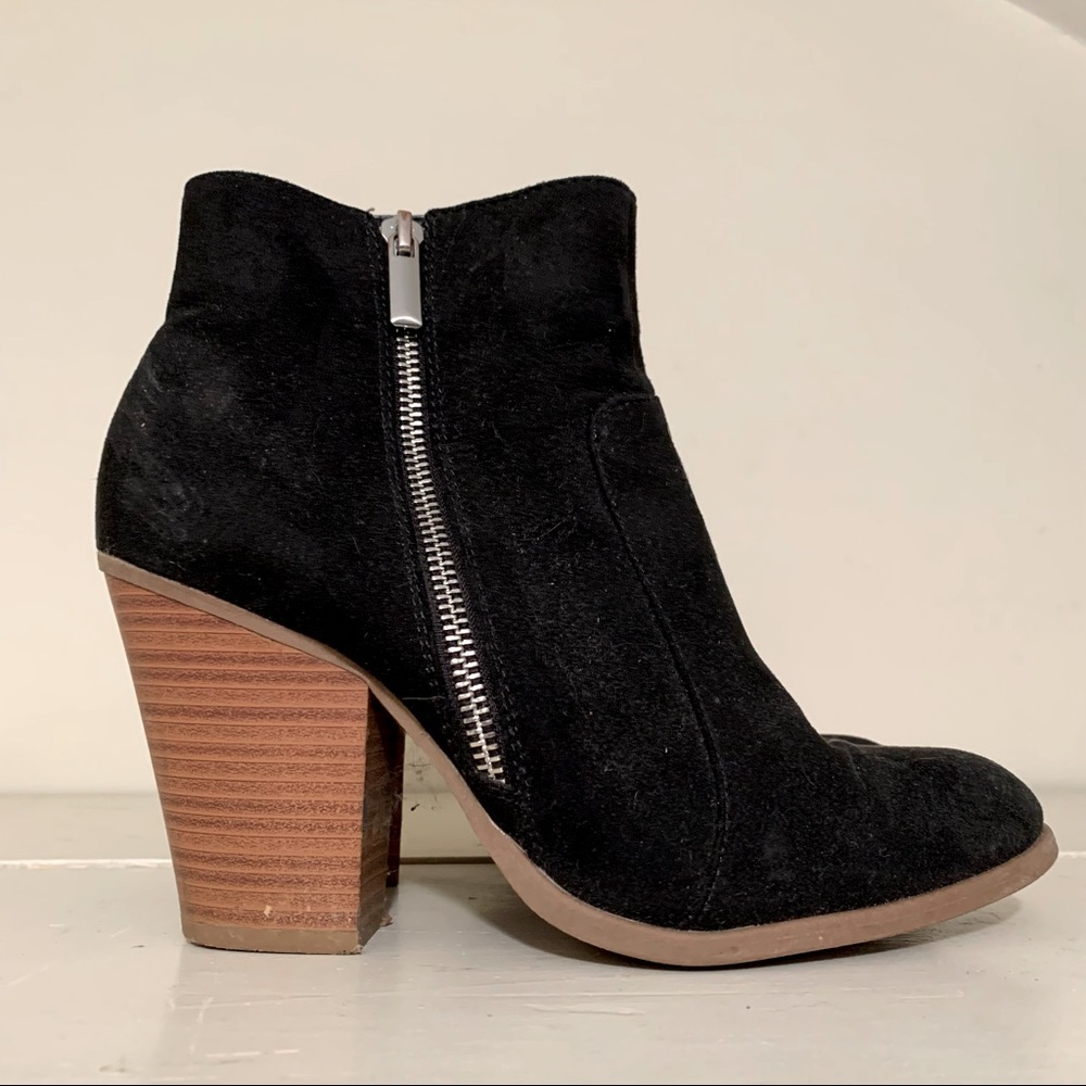 Black suede classic ankle boot size 9